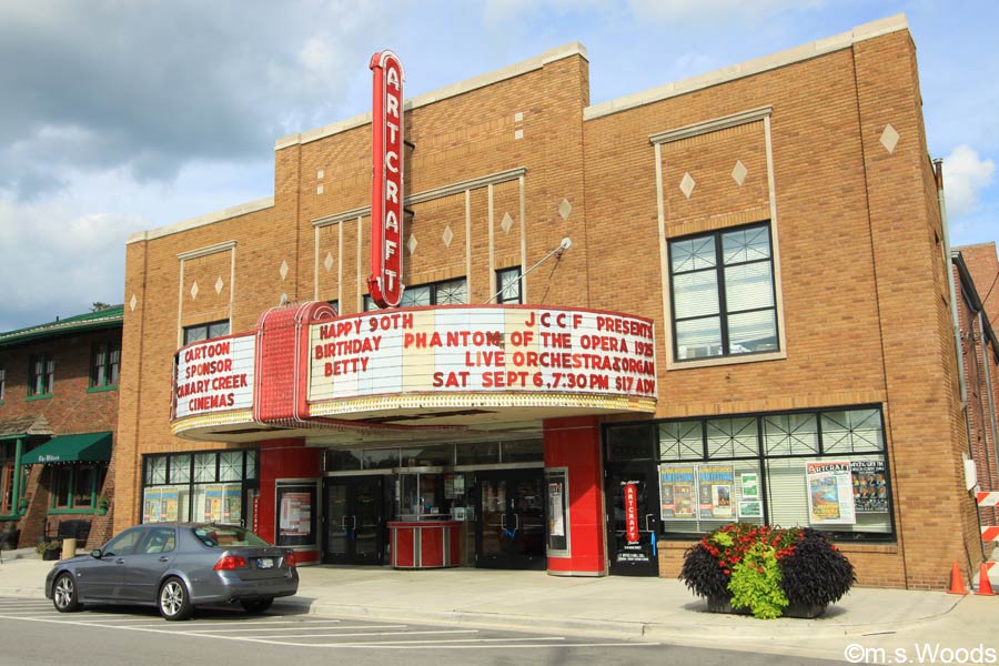 The marquee at the Artcraft Theater in Franklin, Indiana