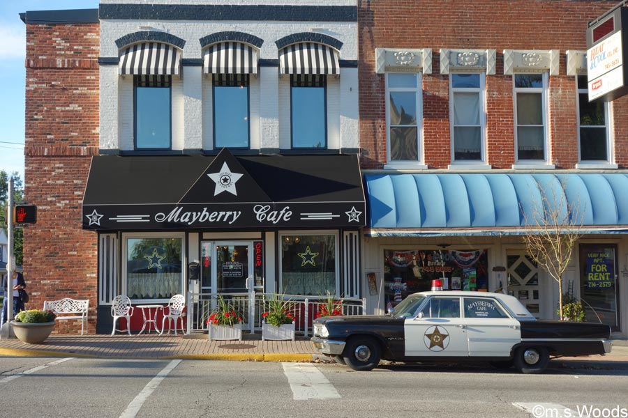 Street view of the Mayberry Cafe in Danville, Indiana
