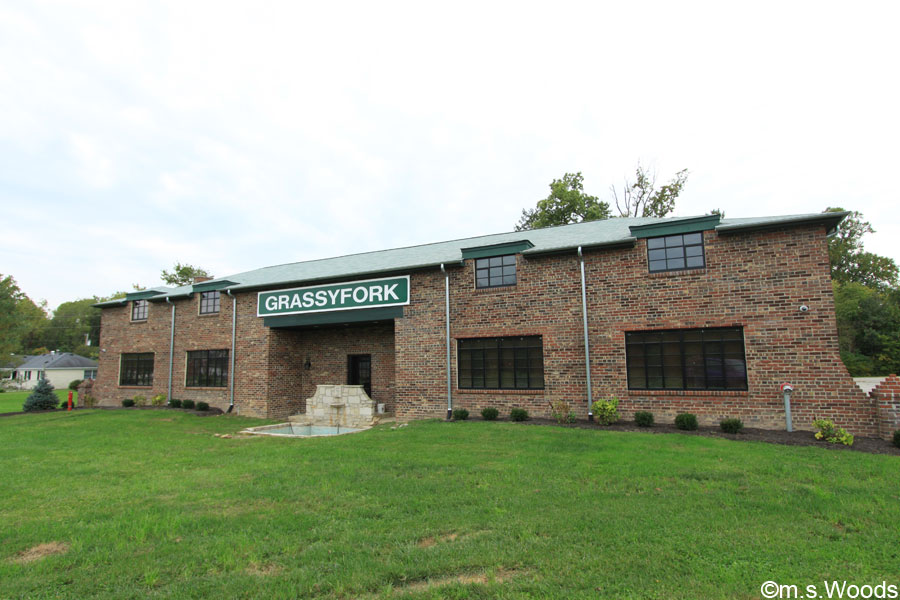Grassyfork Fisheries in Martinsville, Indiana at its height of production produced 75% of the goldfish in the United States.